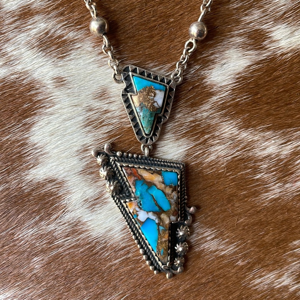 Hespera Spiny Oyster Turquoise Lightning Bolt Necklace